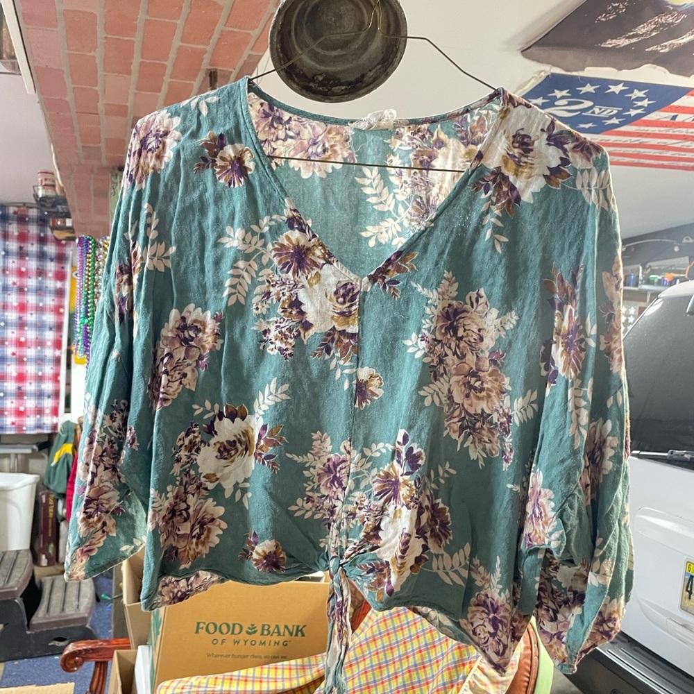Cute little Crop Top Size Medium